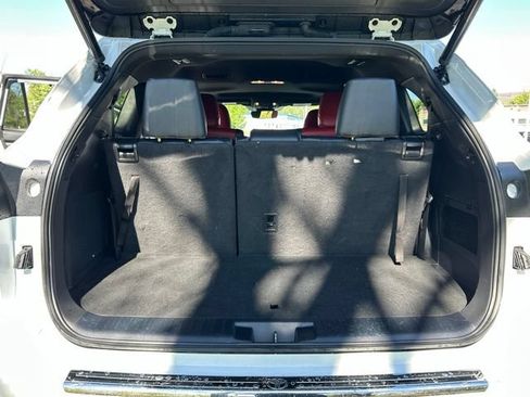 Used 2023 Toyota Highlander XSE FWD image 33
