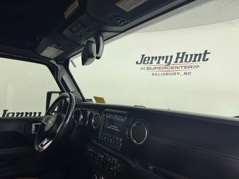 Used 2020 Jeep Wrangler Unlimited Sahara image 29