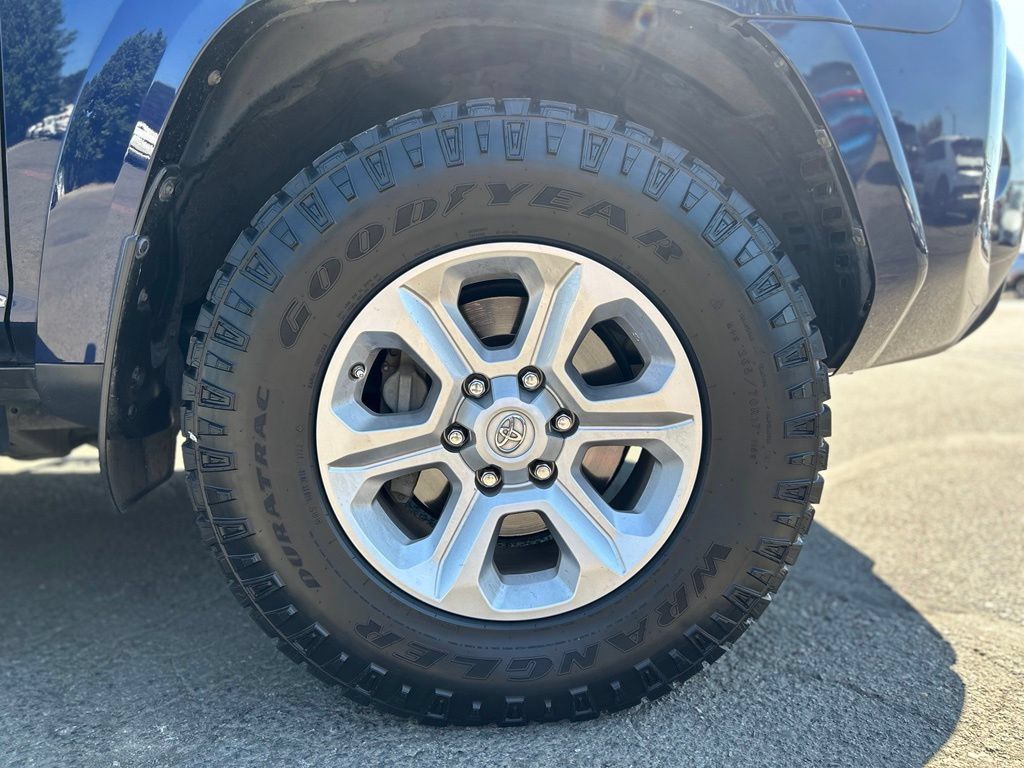 Used 2019 Toyota 4Runner SR5 AWD/4WD image 2