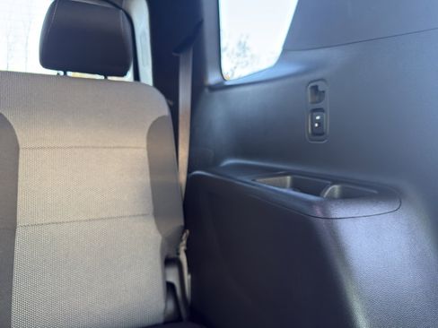 Used 2023 Chevrolet Traverse LT image 36