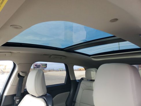 New 2026 Lincoln Corsair Premiere image 11