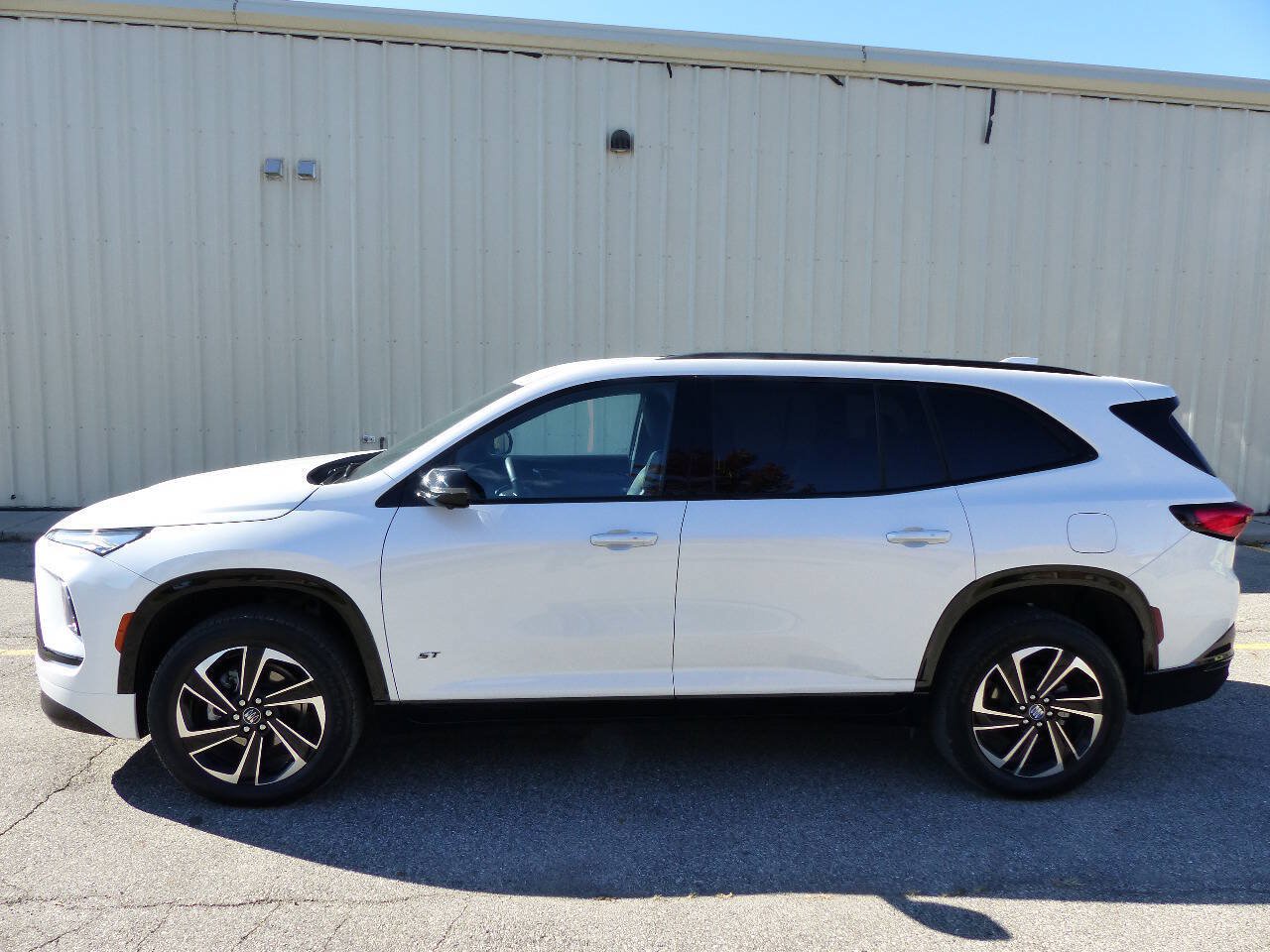 Used 2025 Buick Enclave Sport Touring AWD/4WD image 5