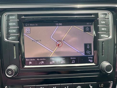 Used 2017 Volkswagen Passat 1.8T SE FWD image 15