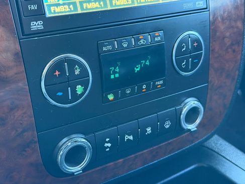 Used 2007 Chevrolet Suburban LTZ w/ LTZ Preferred Equipment Group AWD/4WD image 8