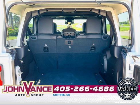 Used 2025 Jeep Wrangler Sahara w/ Technology Group image 10