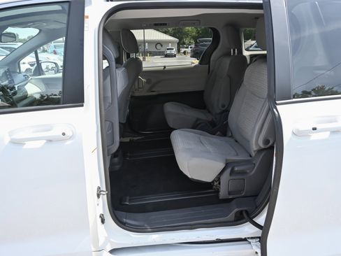 Used 2021 Toyota Sienna LE image 20
