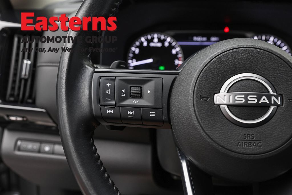 Used 2024 Nissan Pathfinder SV AWD/4WD image 15