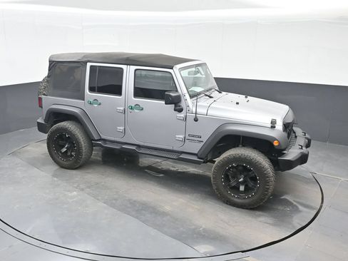 Used 2018 Jeep Wrangler Unlimited Sport S AWD/4WD image 23