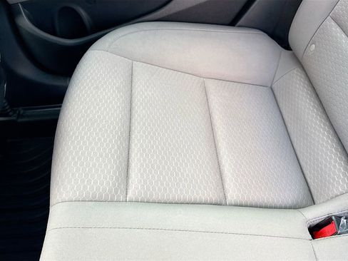 Used 2019 Hyundai Elantra SE image 28