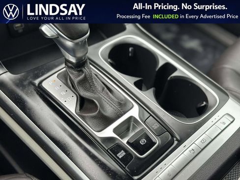 Used 2022 Kia Carnival LX FWD image 21