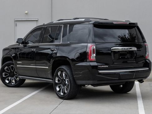 Used 2019 GMC Yukon Denali w/ Denali Ultimate Black Edition AWD/4WD image 16