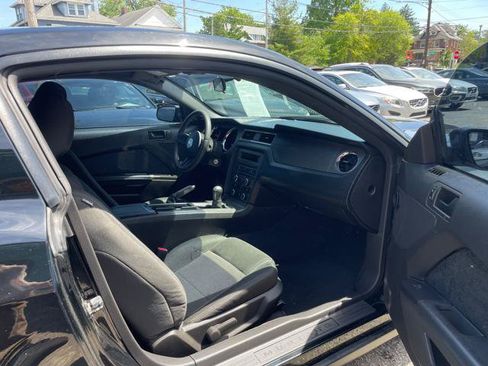 Used 2010 Ford Mustang GT RWD image 10
