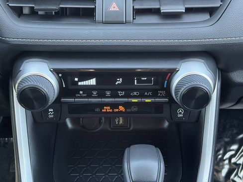 Certified 2025 Toyota RAV4 LE FWD image 34