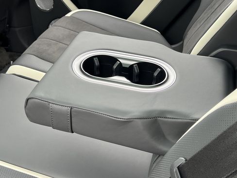 Used 2023 Bentley Bentayga Speed image 22