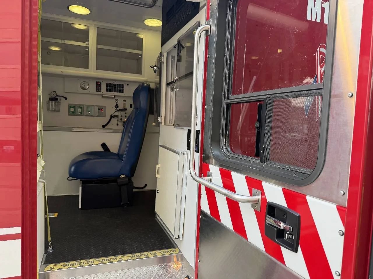 Used 2012 Ford F450 XLT w/ Ambulance Preparation Pkg RWD image 42