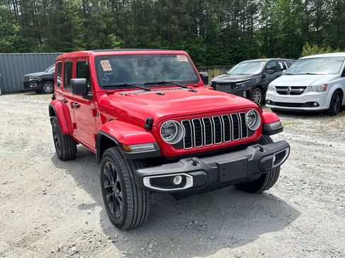 Used 2025 Jeep Wrangler Unlimited Sahara w/ Safety Group AWD/4WD image 5