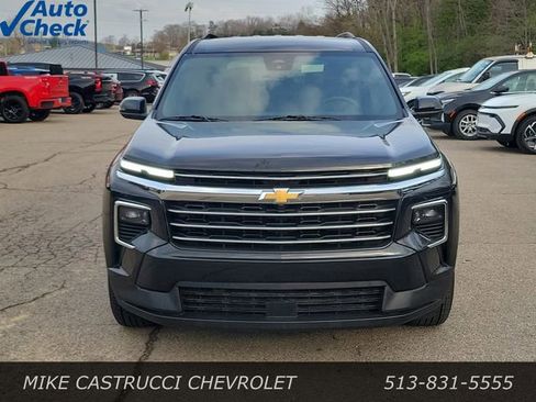 Used 2025 Chevrolet Traverse LT image 8