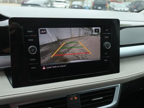 Used 2025 Volkswagen Taos SE FWD image 32