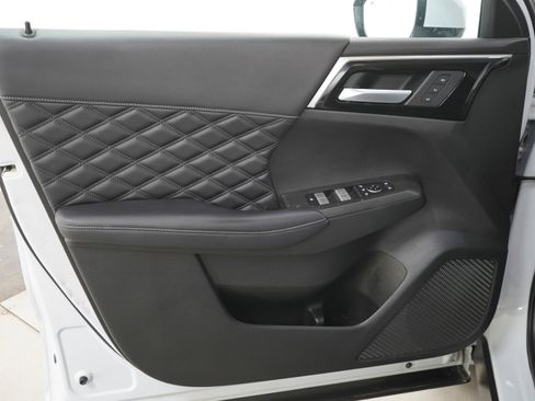 Used 2023 Mitsubishi Outlander SEL image 25