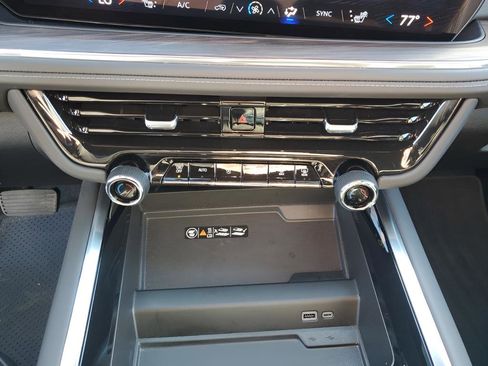 Used 2025 Chevrolet Suburban Z71 image 39