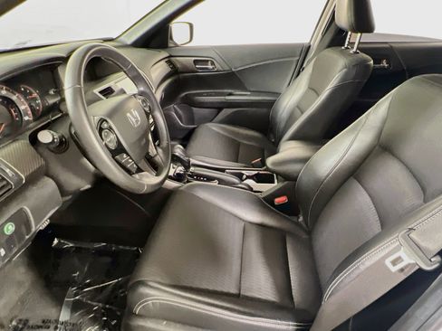 Used 2017 Honda Accord Sport image 19