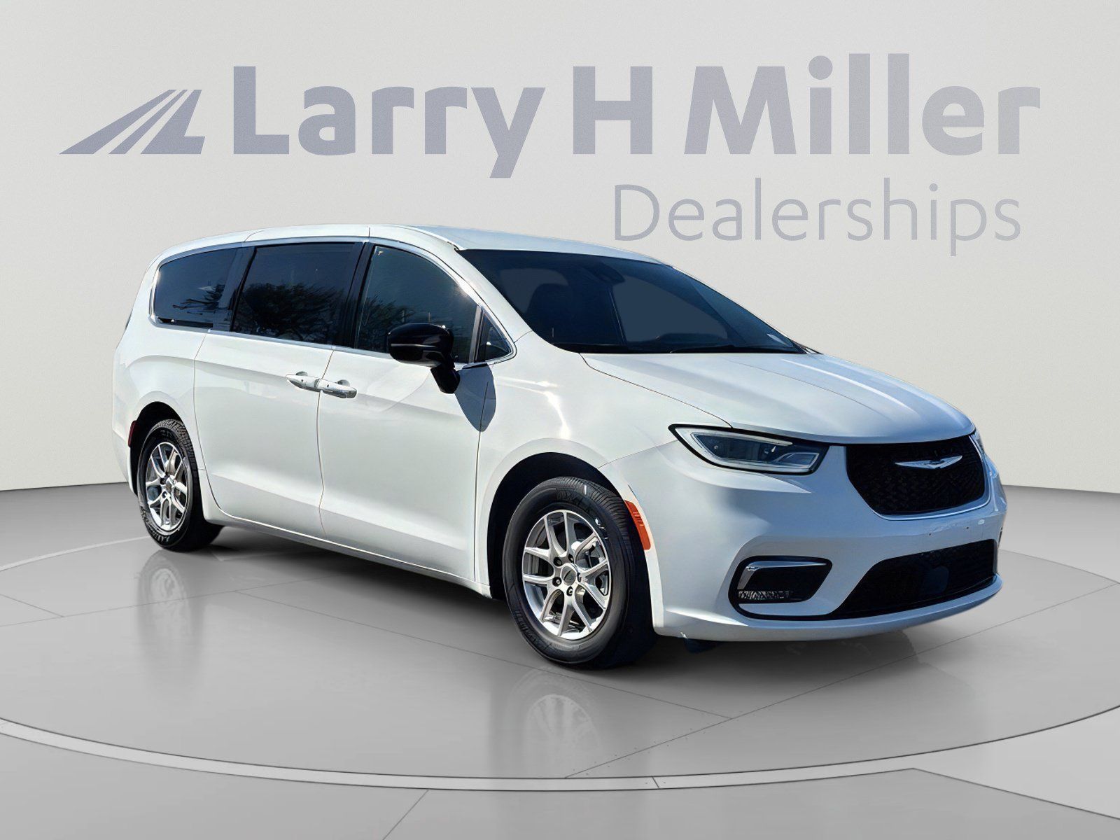 Used 2025 Chrysler Pacifica Select FWD image 8