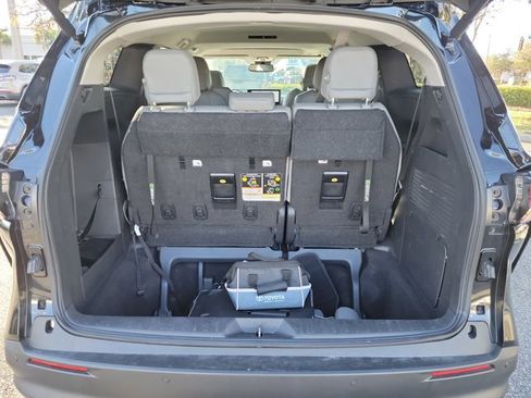 Used 2025 Toyota Sienna XLE image 9