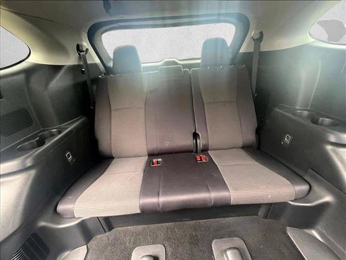 Used 2021 Toyota Highlander LE FWD image 30