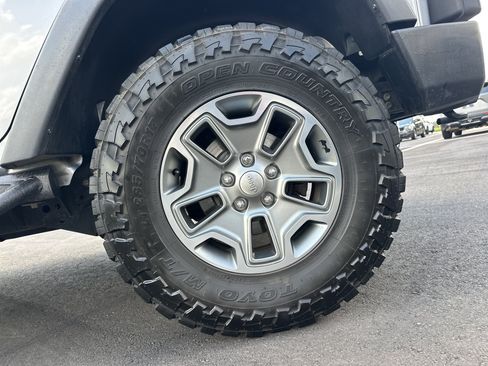 Used 2016 Jeep Wrangler Unlimited Rubicon w/ Dual Top Group AWD/4WD image 20