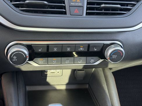 Used 2021 Nissan Altima 2.5 SR w/ SR Premium Package FWD image 29
