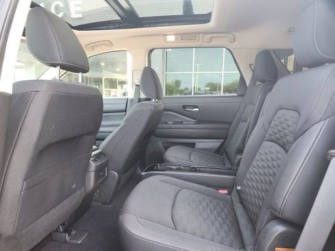 Used 2022 Nissan Pathfinder SV w/ SV Premium Package FWD image 24