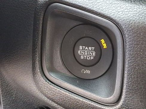 Used 2025 Jeep Gladiator Sport image 30