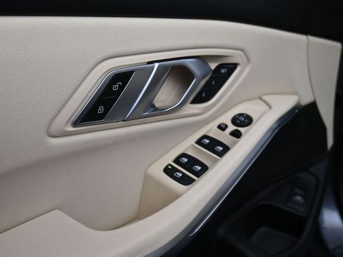 Used 2021 BMW 330i xDrive Sedan w/ Convenience Package image 9