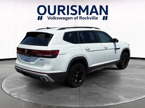 Used 2025 Volkswagen Atlas Peak Edition SE AWD/4WD image 6