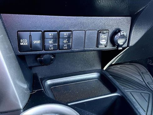 Used 2013 Toyota RAV4 Limited AWD/4WD image 32