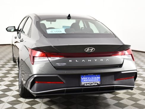 Used 2024 Hyundai Elantra SEL FWD image 7