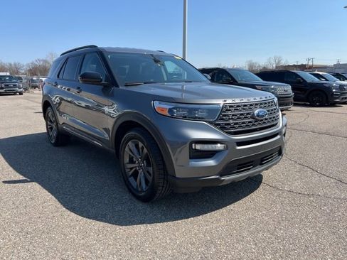 Certified 2023 Ford Explorer XLT w/ Equipment Group 202A AWD/4WD image 3