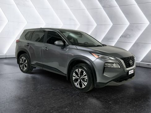 Used 2023 Nissan Rogue SV image 1