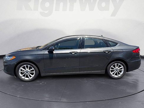 Used 2020 Ford Fusion SE FWD image 2
