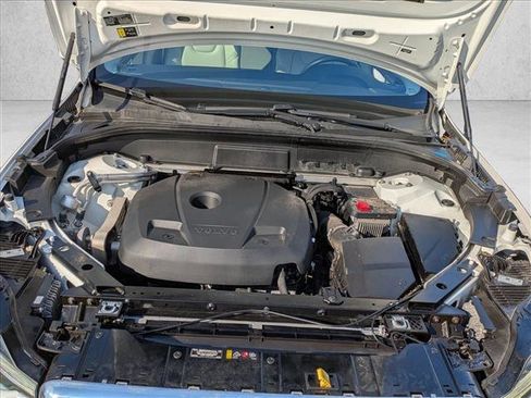 Used 2021 Volvo XC60 T5 Momentum w/ Premium Package image 20