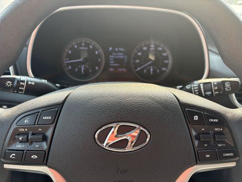 Used 2020 Hyundai Tucson Value AWD/4WD image 11