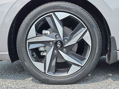 Used 2023 Hyundai Elantra Limited FWD image 8