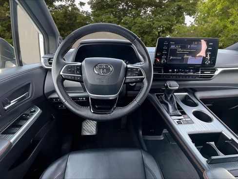 Used 2021 Toyota Sienna XSE w/ XSE Plus Package image 8