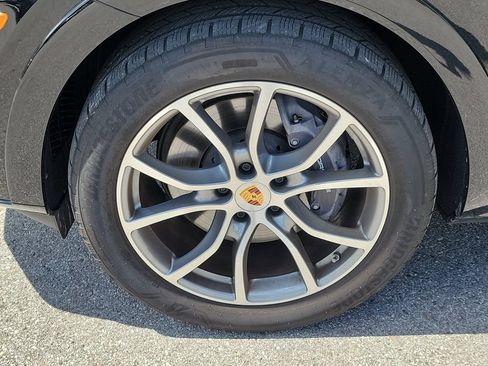 Certified 2025 Porsche Cayenne AWD/4WD image 12