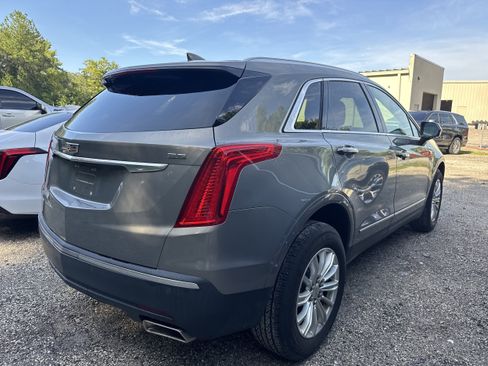 Used 2017 Cadillac XT5 FWD image 3