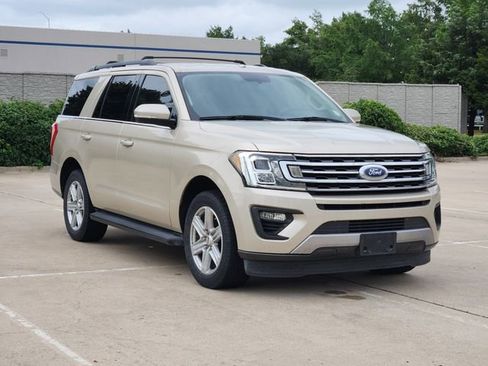 Used 2018 Ford Expedition XLT w/ Equipment Group 201A RWD image 3