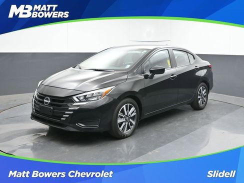 Used 2025 Nissan Versa SV image 1