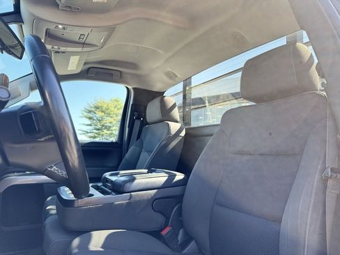 Used 2018 Chevrolet Silverado 1500 LT w/ LT Convenience Package image 16