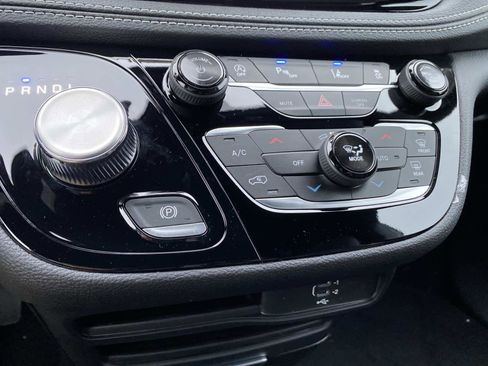 New 2026 Chrysler Pacifica Select image 11