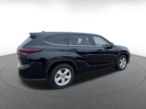 Used 2025 Toyota Highlander LE image 15